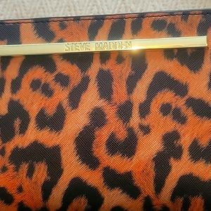 Brand new Steve Madden cross body purse with all kinds of compartments